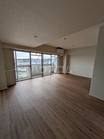 バードタウン2番館の居間写真
