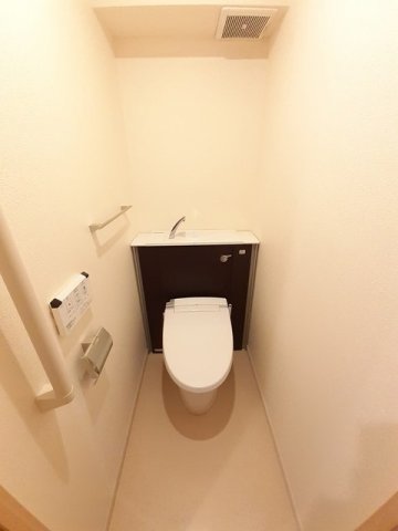 トイレ　ゆったりとした空間のトイレです