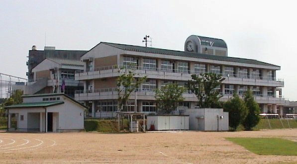 小学校　平成小学校（小学校）まで650m