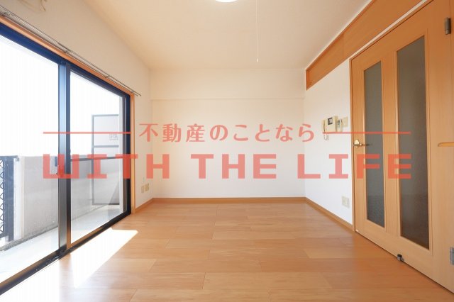 居室・リビング　こちらの居間で趣味の時間をお楽しみください