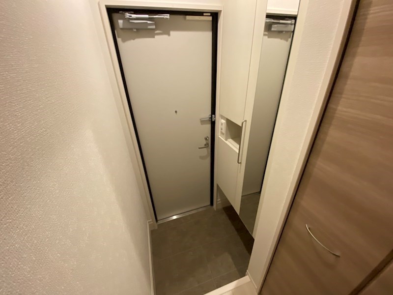 玄関　同一物件別部屋写真