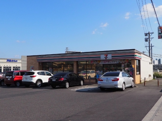 コンビニ　セブンイレブン豊田市寿町７丁目店（コンビニ）まで253m