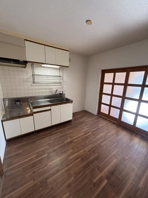 キッチン　※写真は同じマンションの違う部屋のものになります。