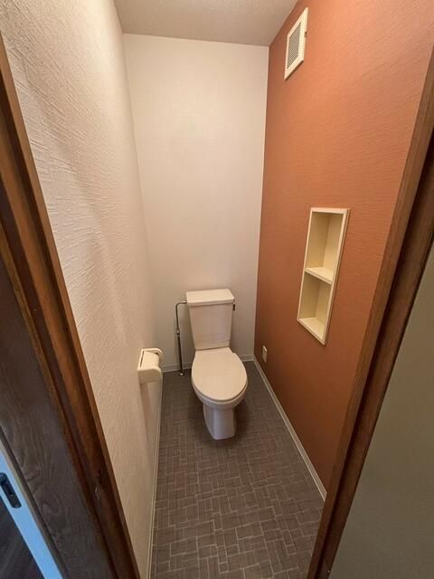 トイレ　※写真は同じマンションの違う部屋のものになります。