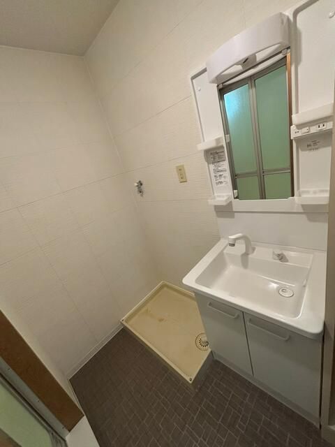 洗面設備　※写真は同じマンションの違う部屋のものになります。
