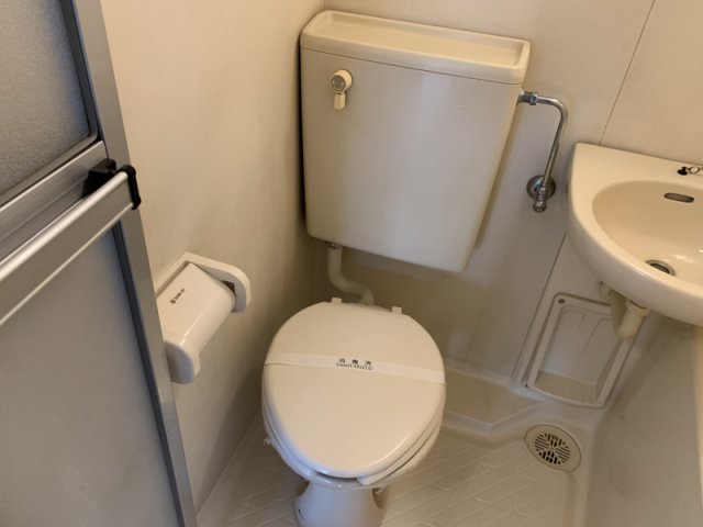 ＪＲ東海道本線 高槻駅 徒歩15分 6階建 築37年のトイレ写真