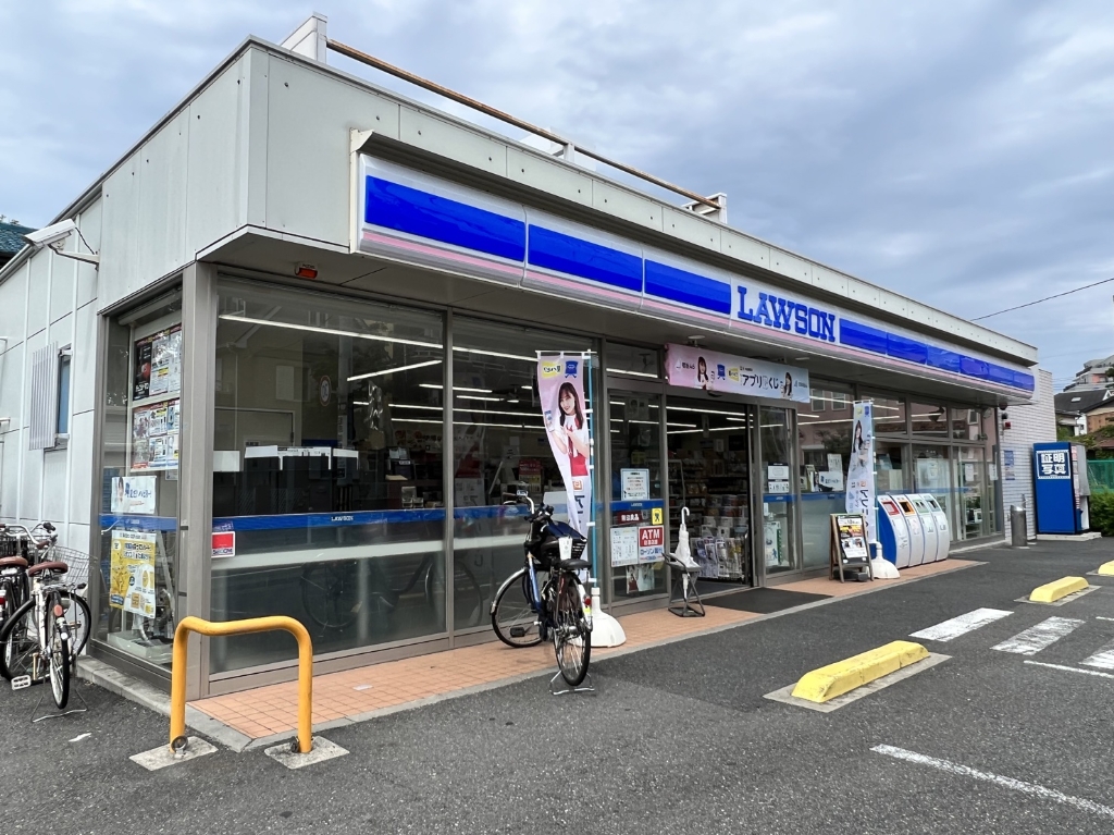 コンビニ　ローソン 足立伊興四丁目店（コンビニ）まで749m
