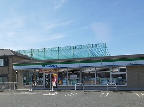 コンビニ　ファミリーマート（コンビニ）まで850m