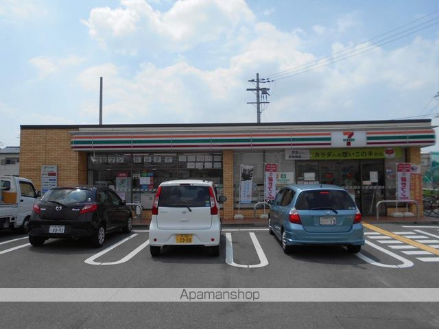 コンビニ　セブンイレブン（コンビニ）まで749m