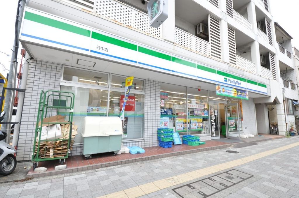 コンビニ　ファミリーマート　谷中店（コンビニ）まで910m