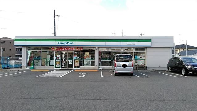 コンビニ　ファミリーマート（コンビニ）まで577m