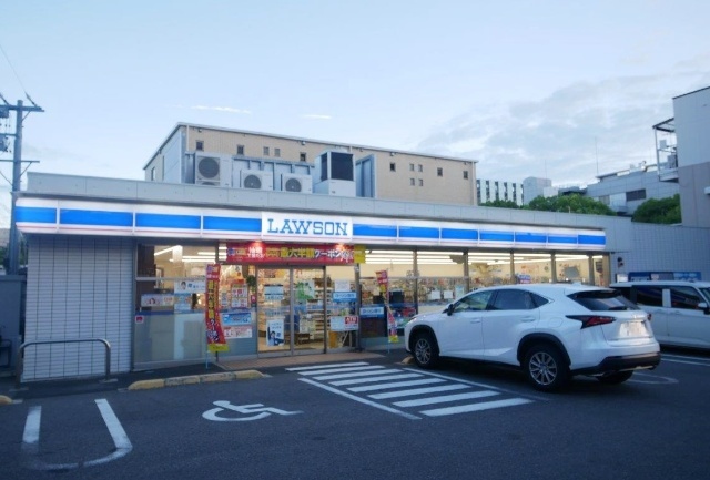 コンビニ　ローソン陽明小学校前店（コンビニ）まで632m