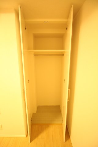 収納　（別タイプ参考写真）コンシェリア文京根津　文京区根津2