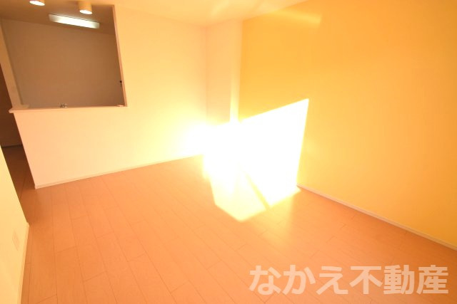 ＪＲ牟岐線 文化の森駅 徒歩27分 2階建 築14年の居間写真