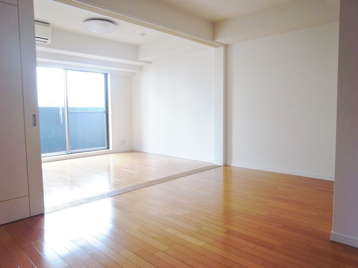 レジディア神田岩本町IIの居間写真