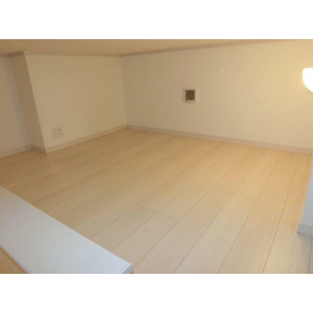 その他部屋・スペース　ロフトへ階段式で上り下りも楽チン♪寝室にできるほどの広さがあ