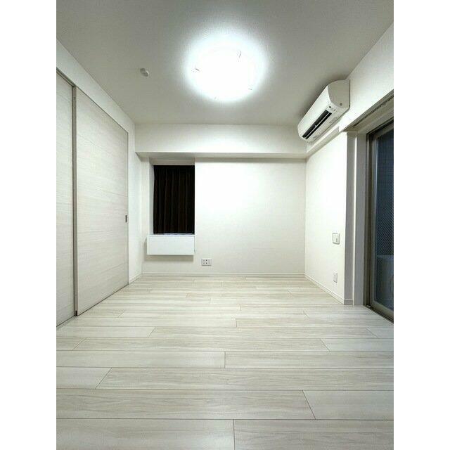 ＪＲ山手線 渋谷駅 徒歩8分 12階建 築15年の居間写真