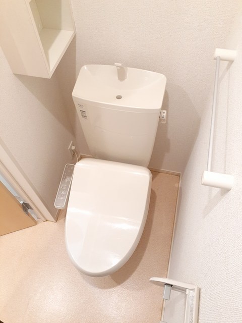 ＪＲ福塩線 万能倉駅 徒歩18分 2階建 築10年のトイレ写真