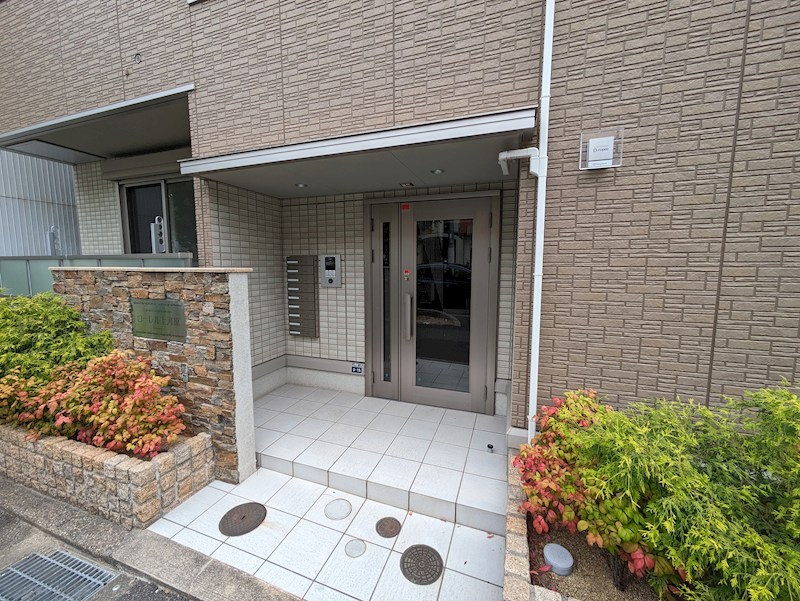ＪＲ東海道本線 六甲道駅 徒歩8分 3階建 築10年の外観写真