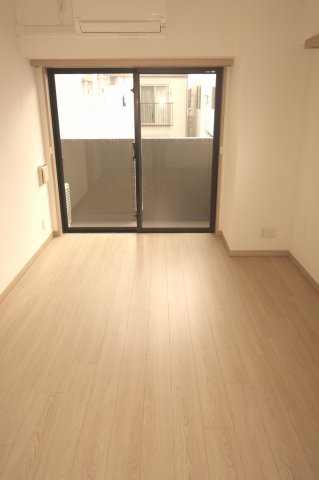 ルーブル東十条弐番館の居間写真