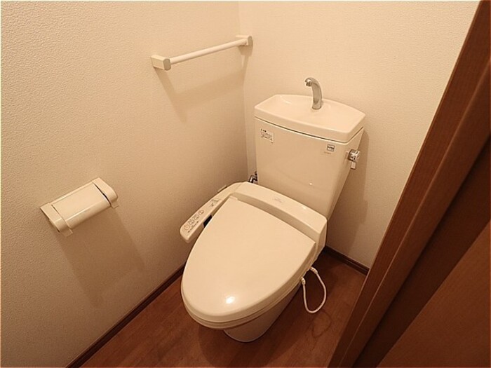 ＪＲ常磐線 赤塚駅 徒歩20分 3階建 築22年のトイレ写真