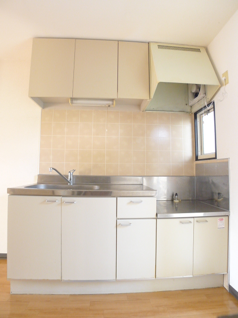 キッチン　写真は別部屋のため、現況と異なる場合があります。