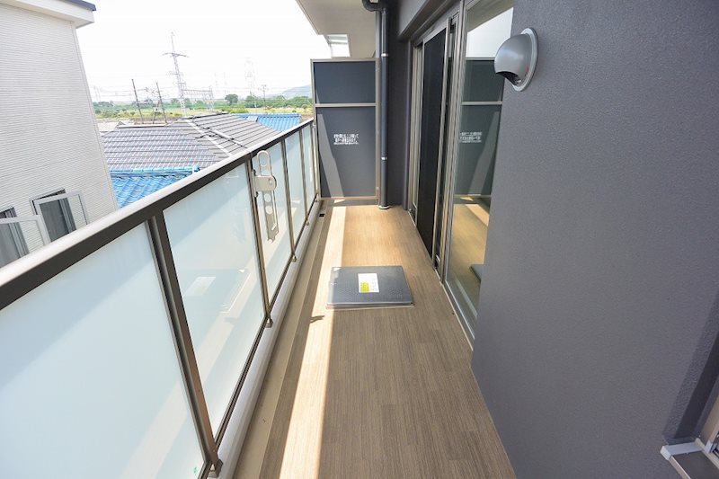 バルコニー　ベランダで気持ちよく洗濯物を乾かしましょう