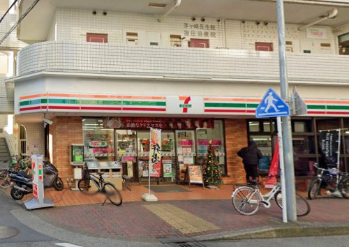 コンビニ　セブンイレブン（コンビニ）まで187m