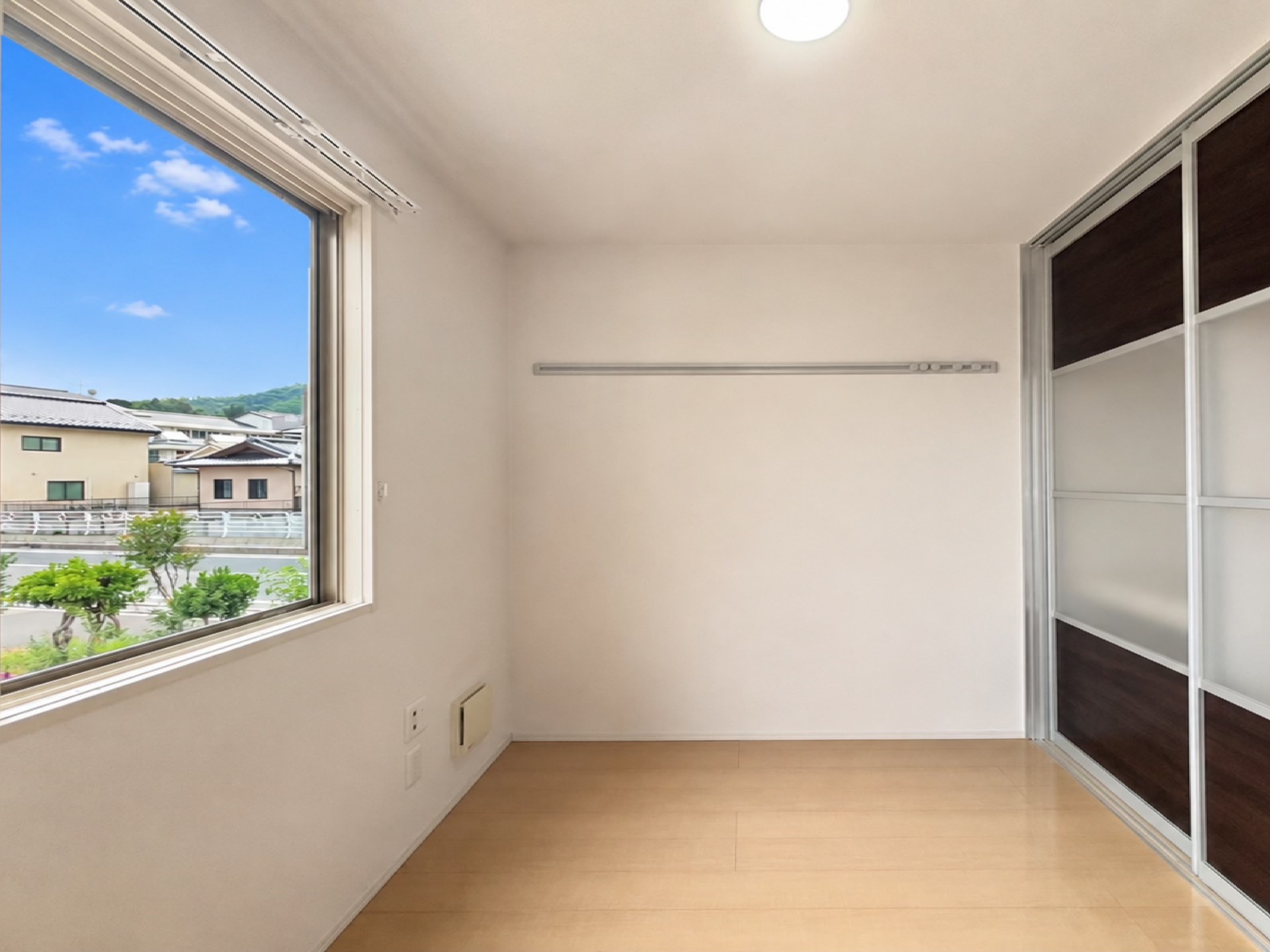 その他部屋・スペース　洋室部分・南面の機能的なお部屋です