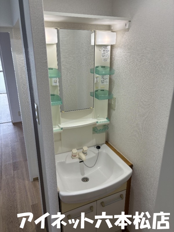 洗面設備　身だしなみチェックはここで