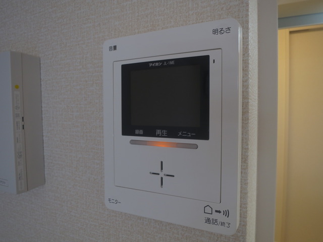 セキュリティ　お顔も確認できて安心のモニタ付きインターホン完備です♪