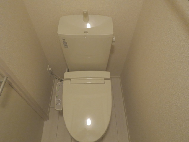 トイレ　温水洗浄便座完備のトイレです♪
