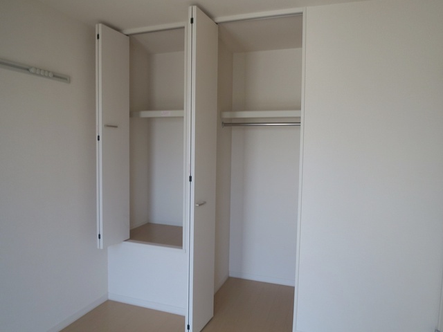 収納　お洋服も掛けられてたくさん収納できるのでお荷物の多い方でも安