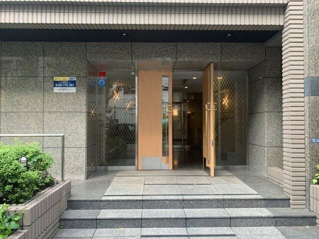 エントランス　ゆとりのあるエントランスです