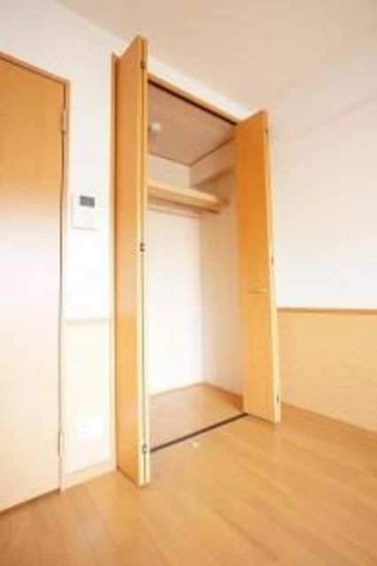 収納　退去予定のため別室の写真となります。現況優先です。