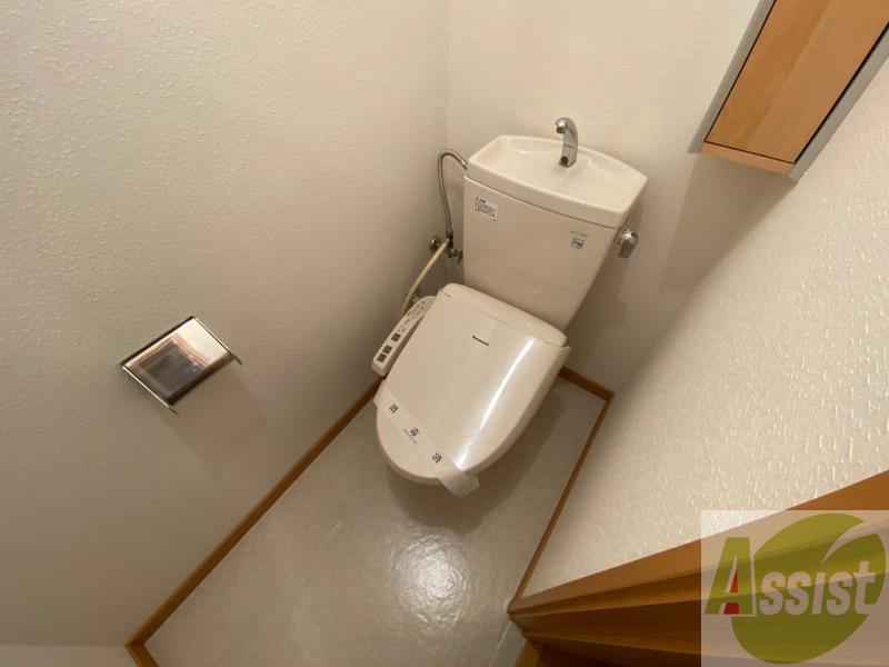 トイレ　こちらはトイレです。清潔感があり、安心して使用できます。
