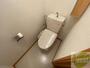トイレ　こちらはトイレです。清潔感があり、安心して使用できます。