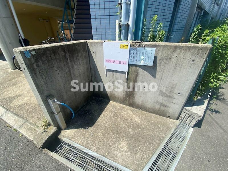 地下鉄西神・山手線 大倉山駅 徒歩18分 3階建 築34年の外観写真