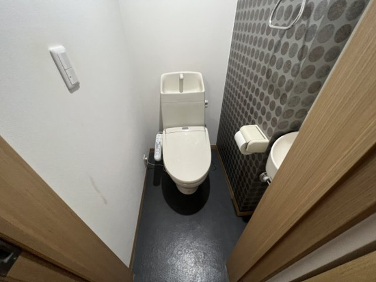 都営大江戸線 練馬春日町駅 徒歩5分 3階建 築11年のトイレ写真