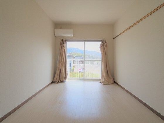 アレス秋根の居間写真