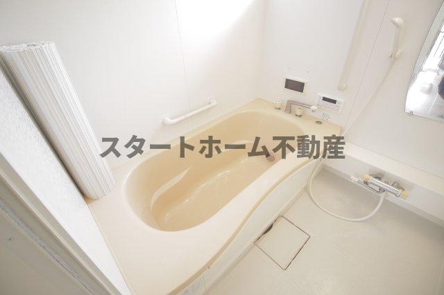 バス・シャワールーム　コンパクトで使いやすいお風呂です