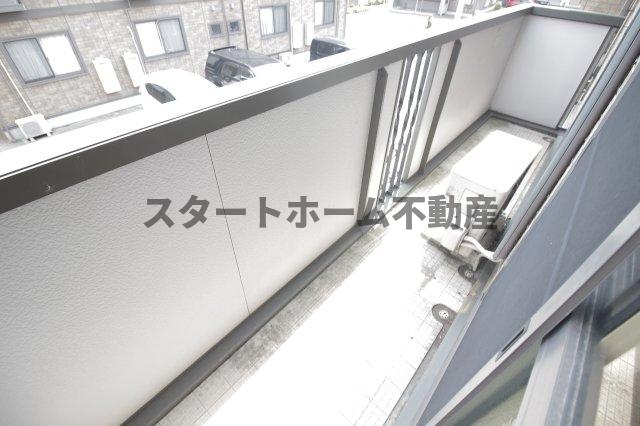 バルコニー　外からの目が気にならないバルコニーで洗濯物が干せます