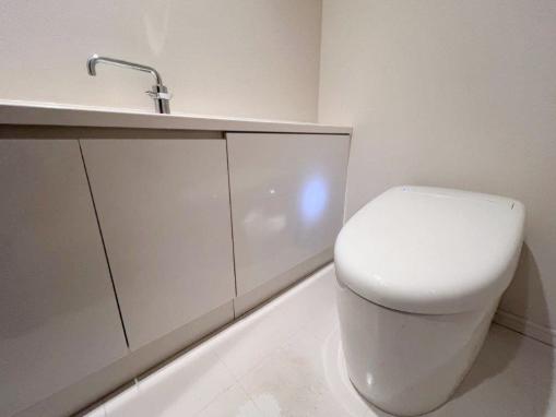 東急東横線 都立大学駅 徒歩15分 4階建 築23年のトイレ写真