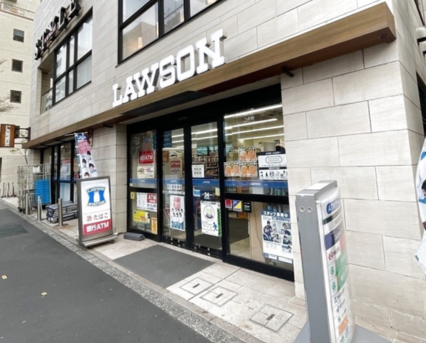 コンビニ　ローソン成城学園前駅西口店（コンビニ）まで226m