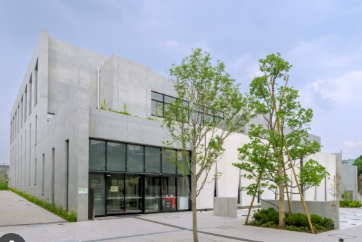 図書館　杉並区立高円寺図書館（図書館）まで867m