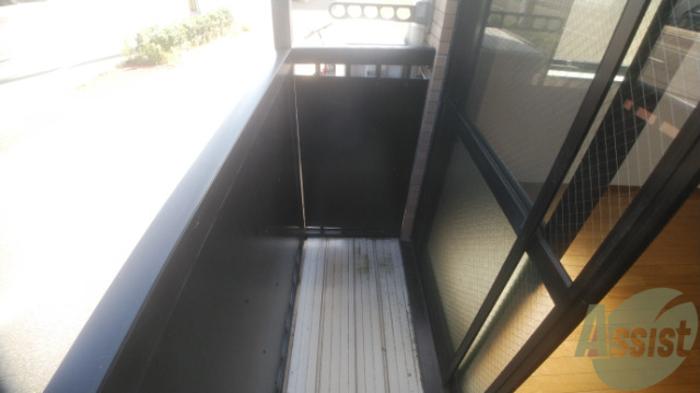 バルコニー　バルコニーはきれいで日も良く差し洗濯物もよく乾きそうです。