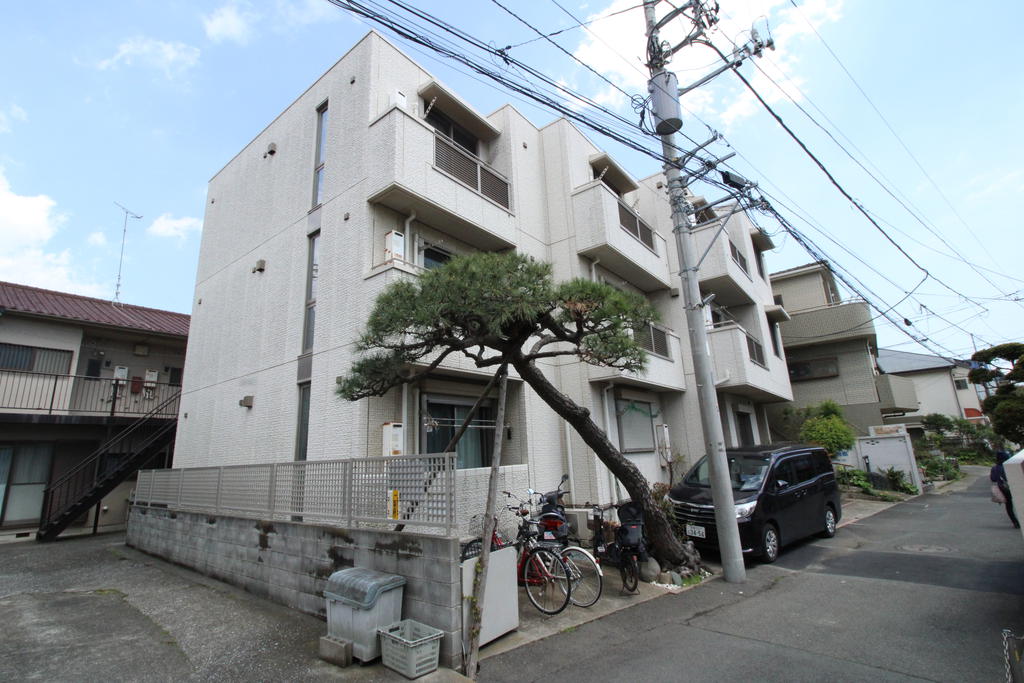 建物外観　1F手前の角部屋です！！