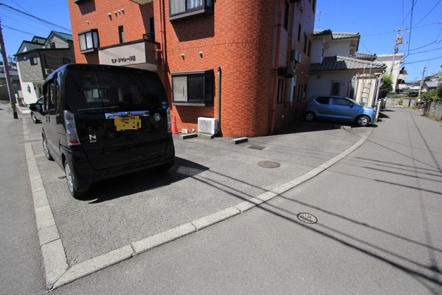 【モンシャレー持田の駐車場】