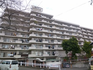 葉山町パークマンションの建物外観