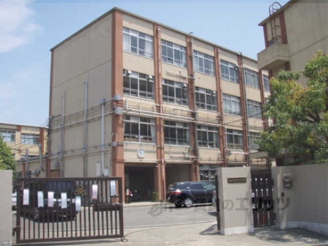 【京都市山科区川田清水焼団地町のマンションの小学校】